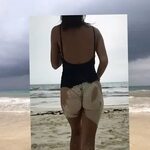 Кейтлин Стэйси (Caitlin Stasey) на пляже в Instagram, 21/08/