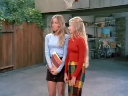 Retrospace: Mini Skirt Monday #172 : Brady Bunch Minis (Part