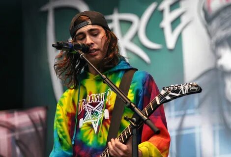 Vic Fuentes Pierce the veil wallpaper, Pierce the veil, Vic 