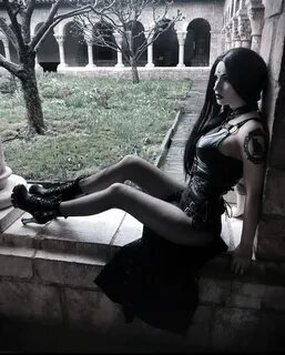 Goth Girl of the Week: Feature: Vampiria33