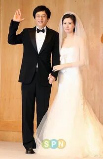 Yoo Jae Suk and Na Kyung Eun on their wedding day Yoo jae su