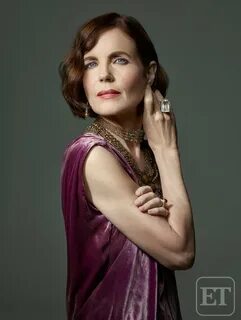 Elizabeth McGovern Says 'Time and the Conways' Is a Coping M