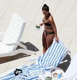 Girl Worth: alicia keys in a swimsuit