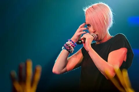 File:Emma Hewitt by Peter Chiapperino.jpg - Wikipedia