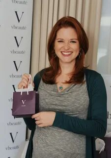 Sarah Drew Medium Layered Cut - Sarah Drew Hair Looks - Styl