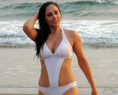 Mandy Takhar Hot Unseen Bikini Pictures (5) Takhar, Bikinis,