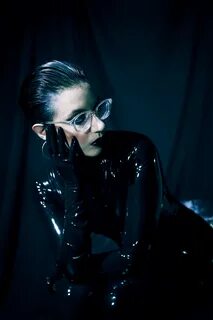 nyc-dominatrix-prodomme-bdsm-mistress-mistrix-sade-latex.jpg.