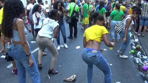 BRAZILIAN GIRLS DANCE FUNK AT BRAZILIAN CARNIVAL PARADE 2018