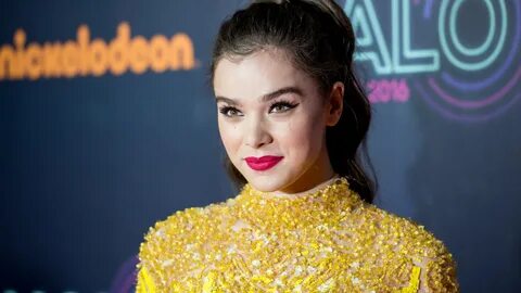 Hailee Steinfeld Shares 'Edge of Seventeen' Experiences and 
