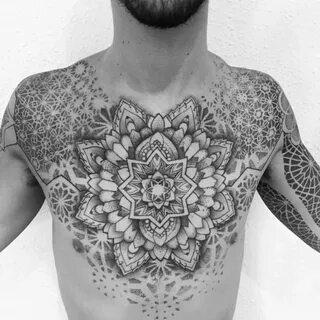 Brust Tattoo für Mann: 30 Motive mit Bedeutung für Oberkörpe