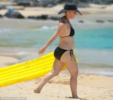 Jennie Garth in a bikini during a Hawaiian holiday with her 