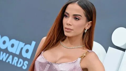 Anitta reclama do TikTok e critica sua gravadora por falta de investimento 