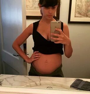 Hilaria Baldwin Thomas Nude Pantyless Selfie - Pregnant Pics