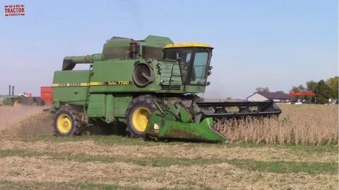 JOHN DEERE 7720 Turbo Combine Harvesting Soybeans - YouTube