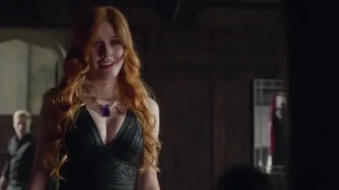 Emeraude toubia, katherine mcnamara sexy shadowhunters (2016