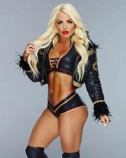 WWE’s Mandy Rose Nails the "Buss It" Challenge! - News Peopl