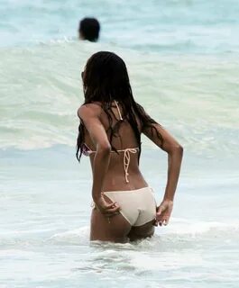 Hollywood Gossip: Ciara - Bikini candids in Miami Beach July