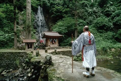 The wailing japanese strangers samurai shrine photos