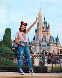 Joyce Kitamura on Instagram: "Chritmas Party na Disney 🤣 🎉 ✨