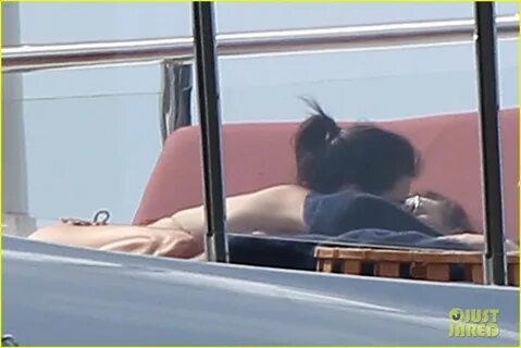 Kendall Jenner & Harry Styles Get Cozy, Flaunt PDA in St. Ba