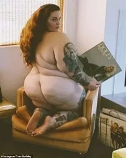 Tess Holliday poses for a saucy naked photo to celebrate bir