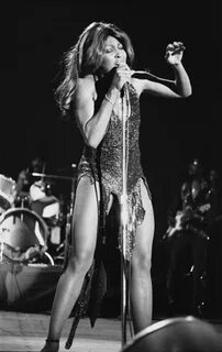 Tina during a concert circa 1976 Tina turner, Tina turner co