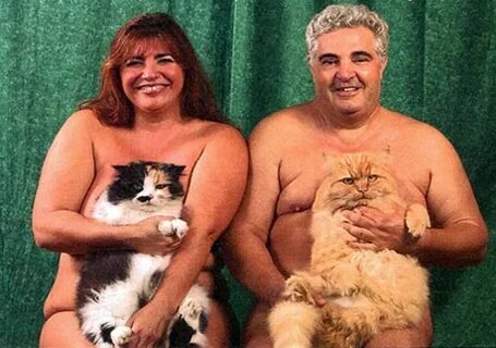 10 Most Awkward Cat Family Photos