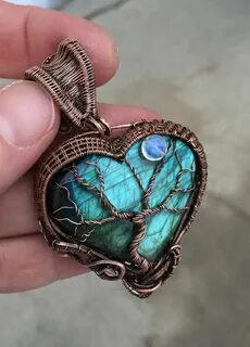 Pin van Sora op Wire wrapped hearts Juwelen