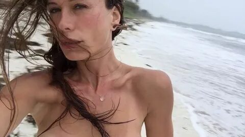 Rhona Mitra Nude - Topless in These Leaked Photos! (27 PICS)