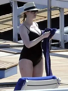 Christina Hendricks Swimsuit Christina hendricks bikini, Chr