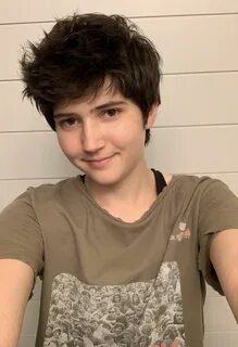 Tomboy hairstyles, Ftm haircuts, Round face haircuts