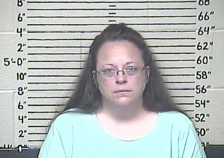 Kim Davis is released from jail after being ordered not to i