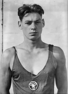 Johnny Weissmuller Swimming - Фото база