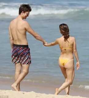 Ansel Elgort PDA with Violetta Komyshan on Bondi beach Daily