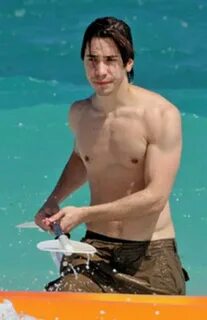MALE CELEBRITIES: Justin Long Shirtless picture mega post