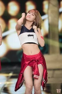 6 Times TWICE MOMO Impressed With Her Toned ABS! Daily K Pop