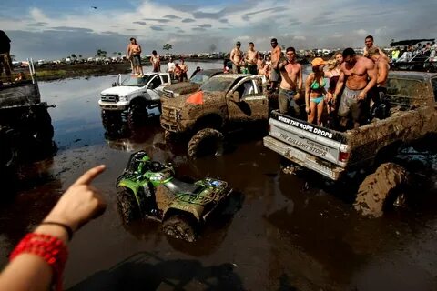 Фестиваль для любителей грязи "Okeechobee Mudfest" (38 фото)