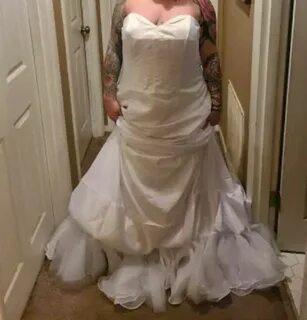 Bride Complains Her Wedding Dress Looks 'Nothing Like Order'
