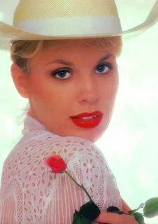 Beautiful Dorothy Stratten Related Keywords & Suggestions - 
