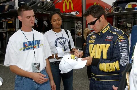 File:US Navy 050924-N-4729H-065 U.S. Navy Hull Technician 2n