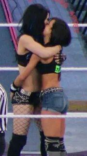 Wwe diva lesbian kiss - Admos.eu