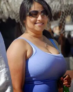 Big boob south indian aunty hot saree ,HOT AUNTIES SAREE,Hot