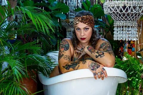 American Pickers' Danielle Colby goes totally naked as she s