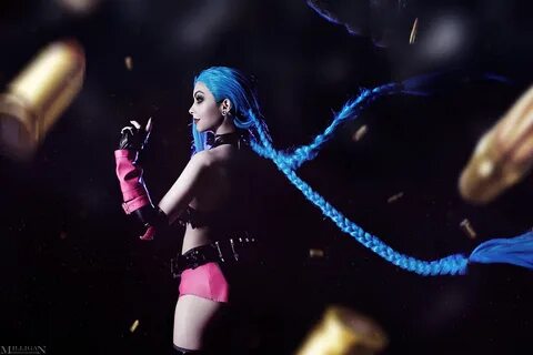 И девушка симпатичная и косплей Jinx отличный. - Максианские