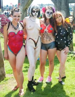 File:Body painting at the Fremont Solstice 2013.jpg - Wikime