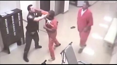 OKLAHOMA Jailer fight against inmate and get help from anoth