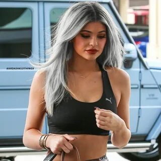 kylie jenner gray hair Kylie jenner penteados, Tons cinza de