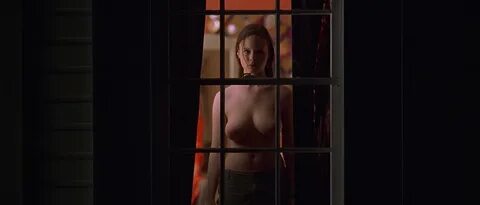 Thora Birch nude - American Beauty (1999)