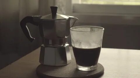 cup hot coffee moka pot: стоковое видео (без лицензионных пл
