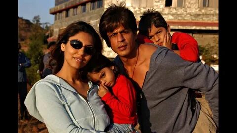 Shah Rukh Khan with his wife Gauri Khan Sons and daughter - 